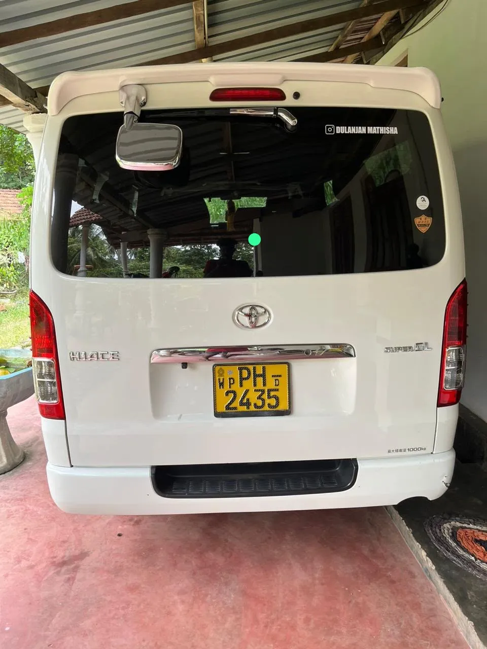 Van 7 Seater thumbnail 2
