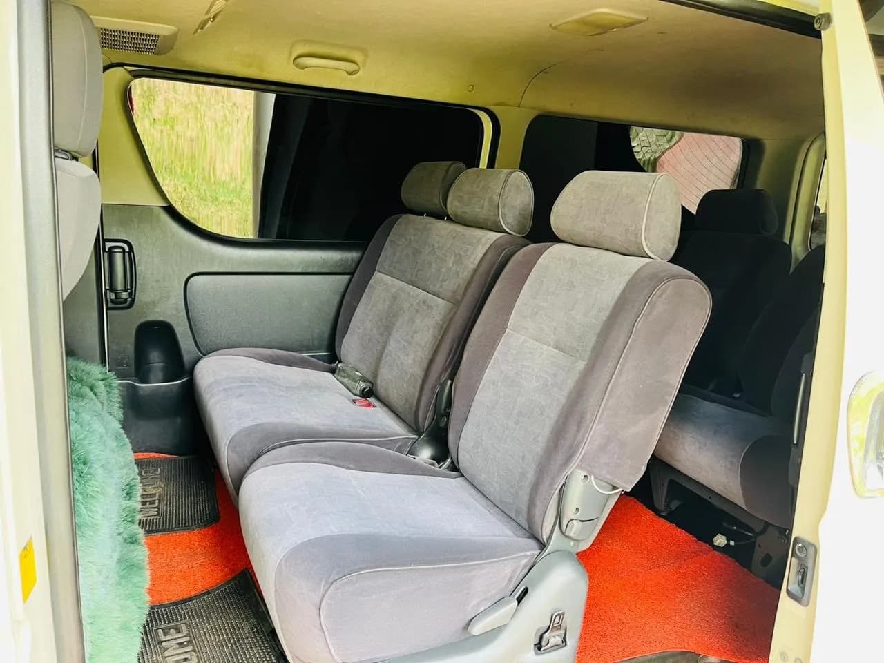 Van 7 Seater thumbnail 4