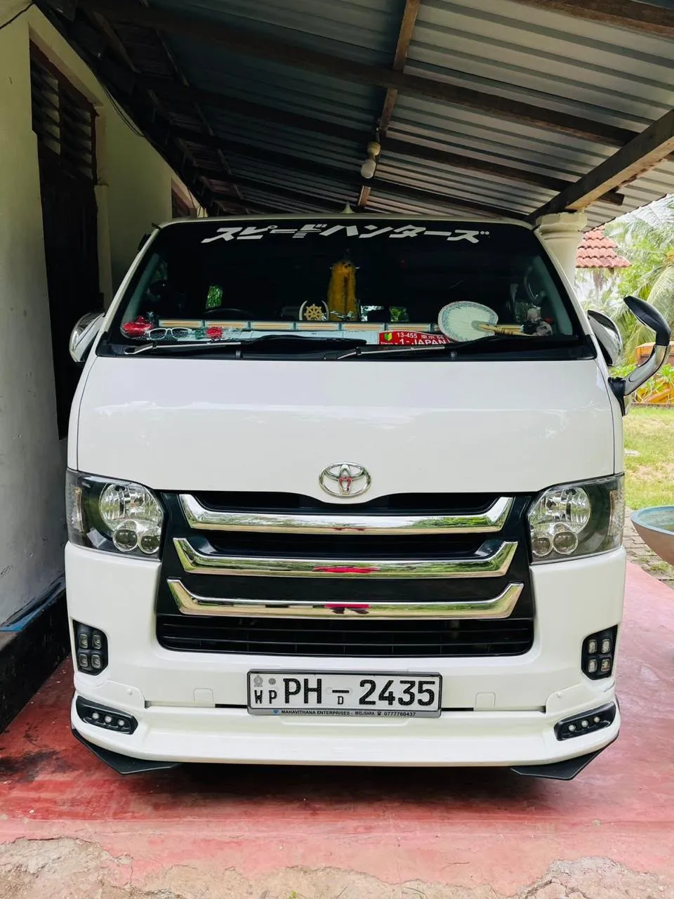 Luxury chauffeur driven Van 7 Seater in Sri Lanka